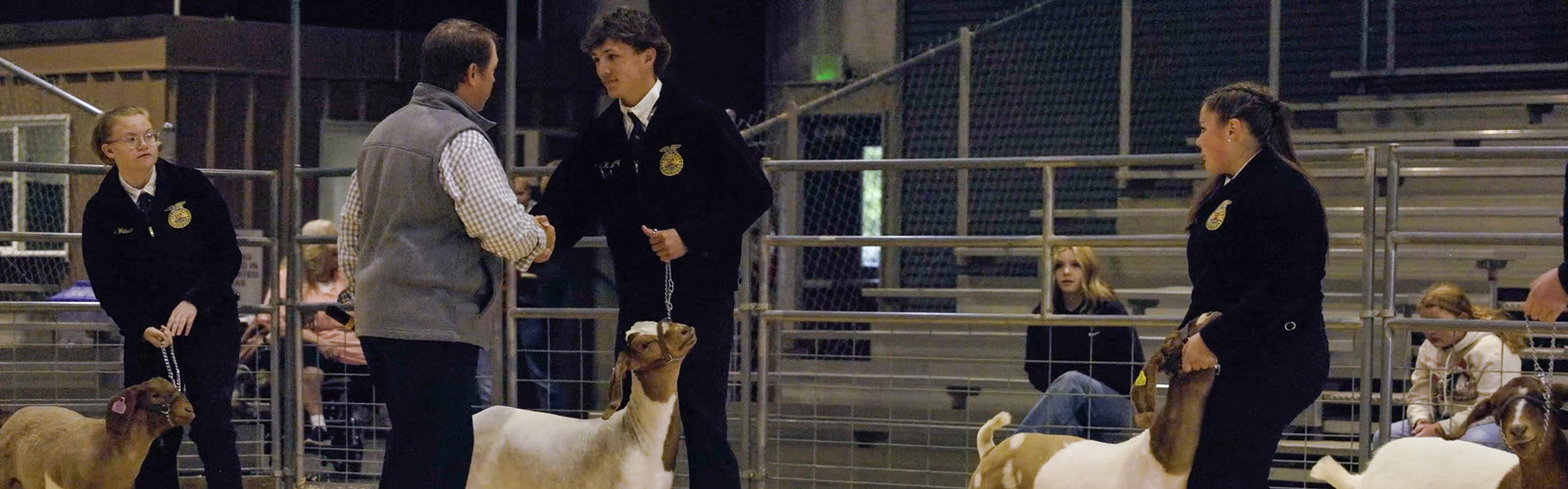 Rogue Jr. Livestock award winner with their champion animal
